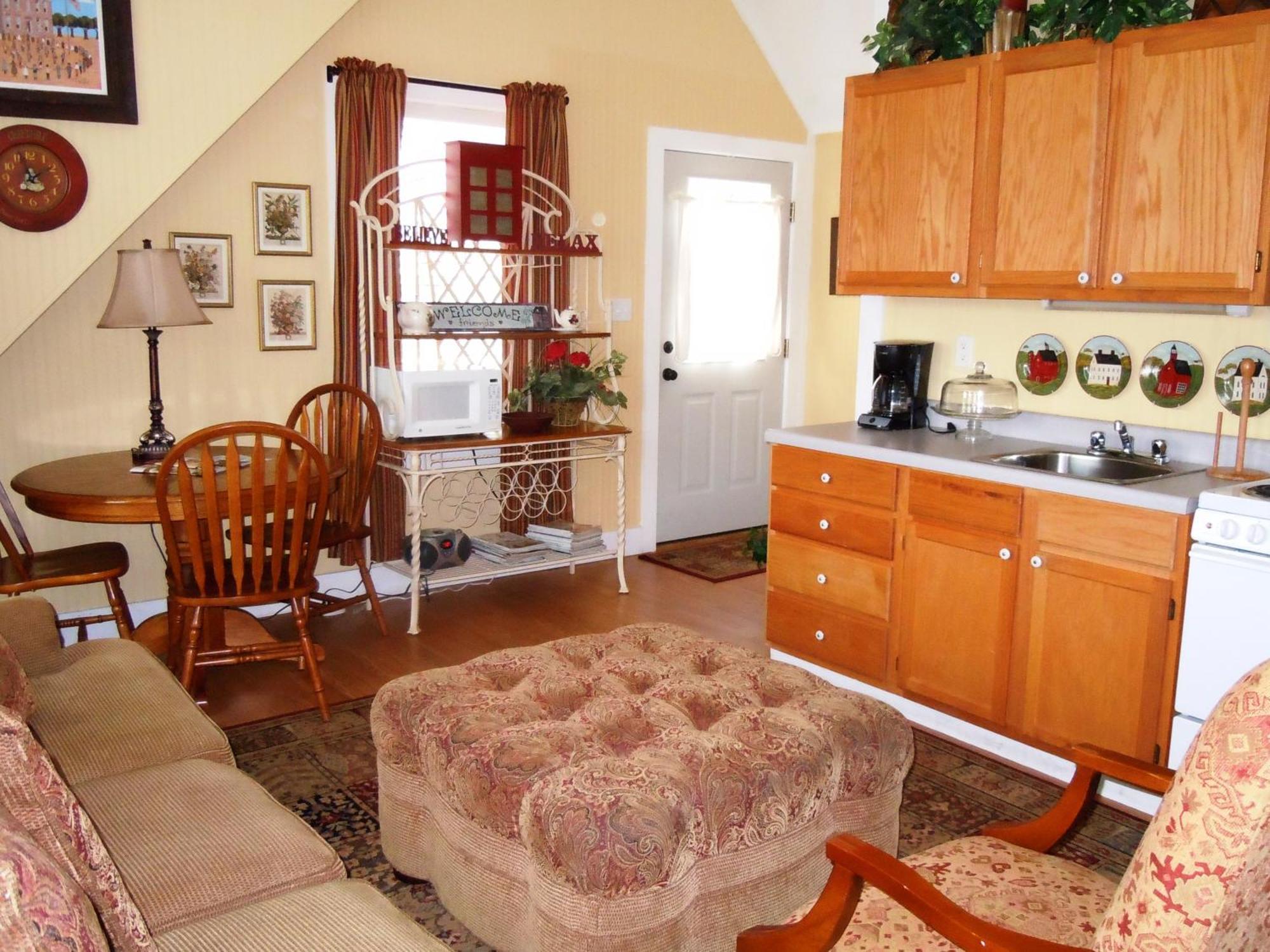 Carriage House Fredericksburg Bed & Breakfast Екстериор снимка