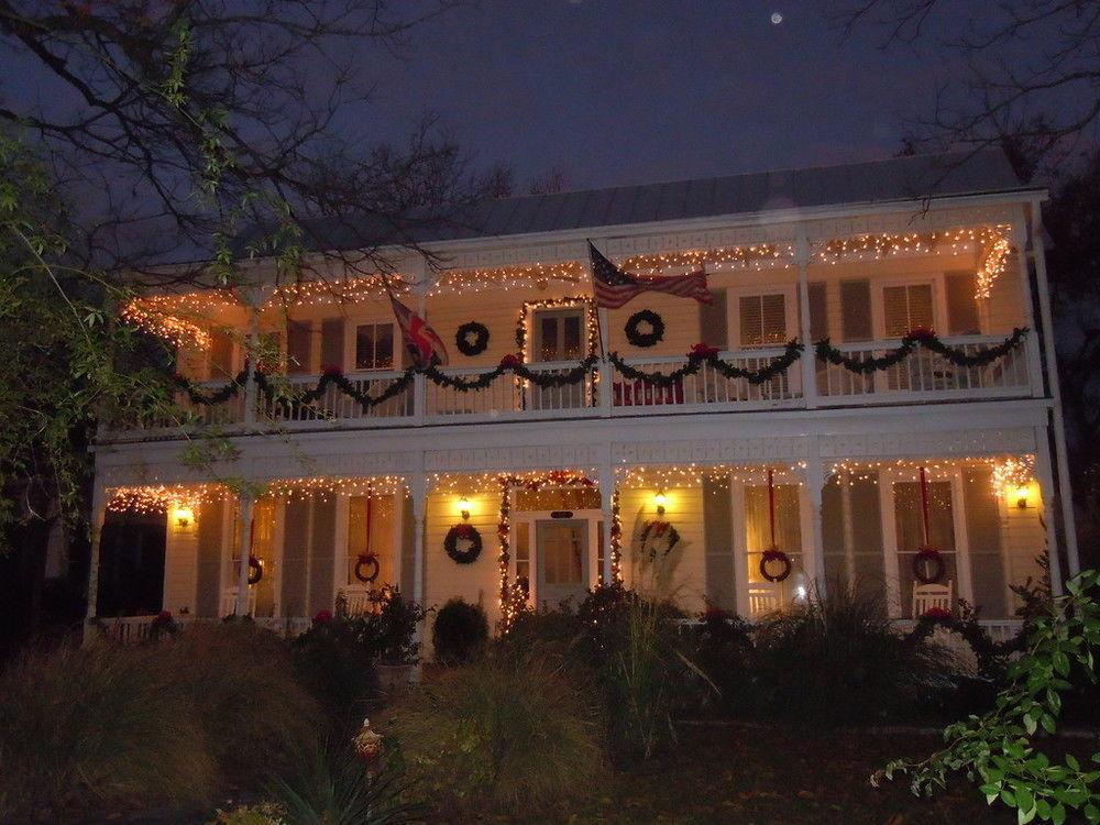 Carriage House Fredericksburg Bed & Breakfast Екстериор снимка