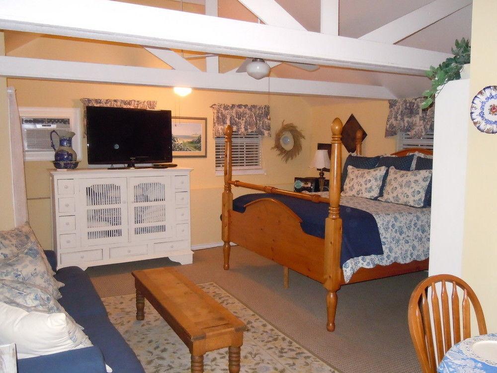 Carriage House Fredericksburg Bed & Breakfast Екстериор снимка