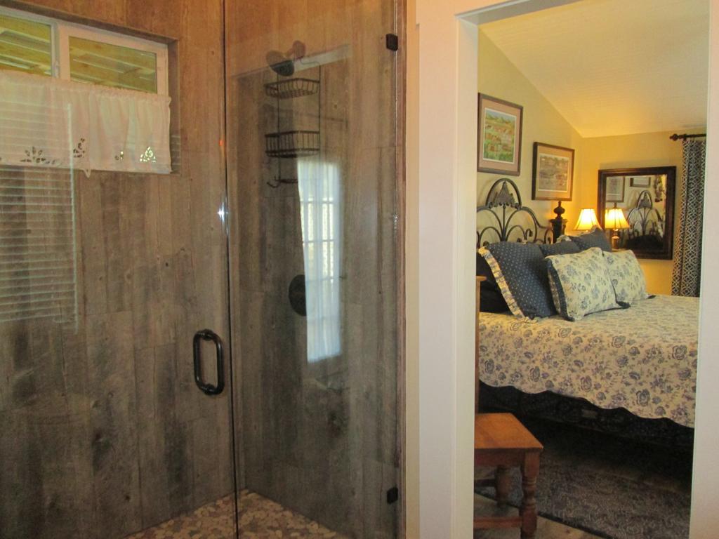 Carriage House Fredericksburg Bed & Breakfast Екстериор снимка