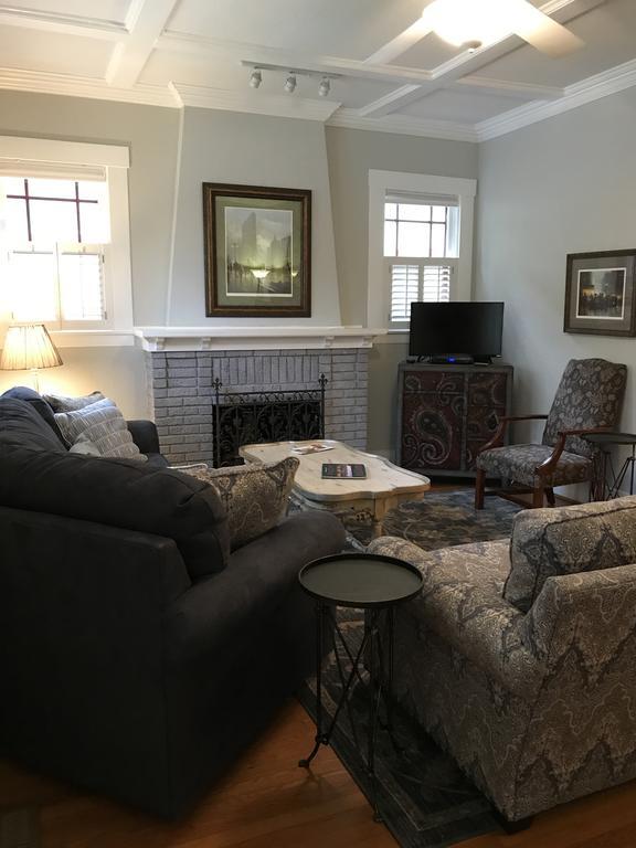 Carriage House Fredericksburg Bed & Breakfast Екстериор снимка